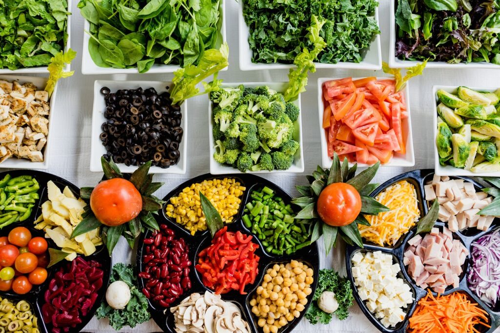Frisches Gemüse und Salate – Thema: Die Vor- und Nachteile einer nachhaltigen pflanzlichen Ernährung